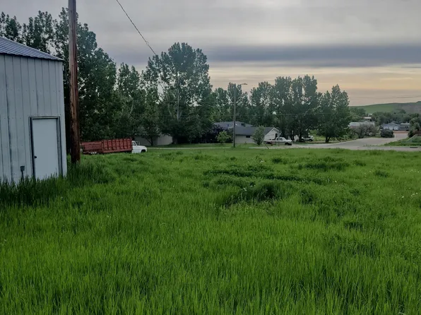 408 Fallon St, Alexander, ND 58831