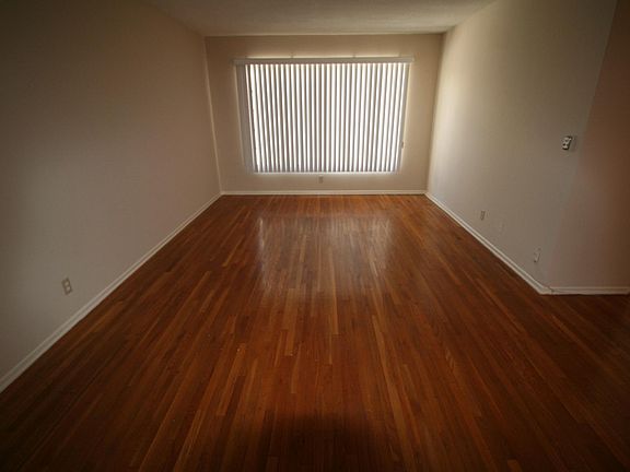 2nd image of 1135 Glenville Dr APT 6
