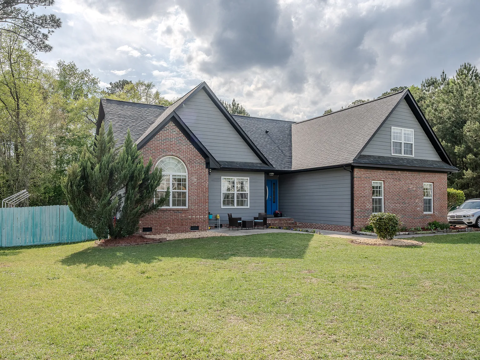 4 bed, 2312 sqft, $2,000 — Photo 2