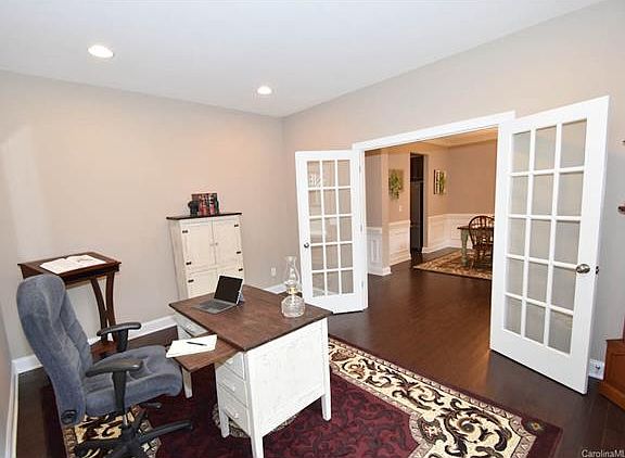 4th image of 8109 Goodall Ct