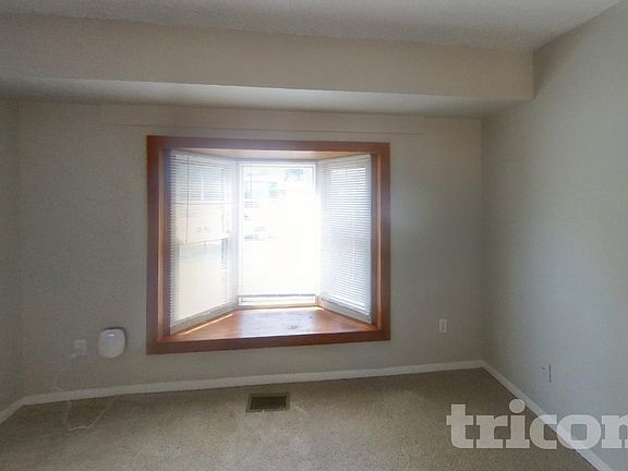 3rd image of 2286 Farnsworth Dr