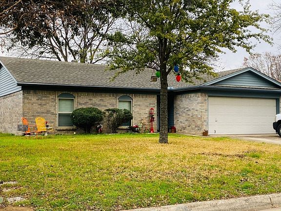 3rd image of 444 Fox Dr