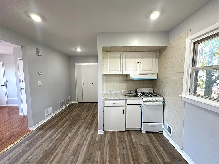 308 Columbus Pl — Photo 5