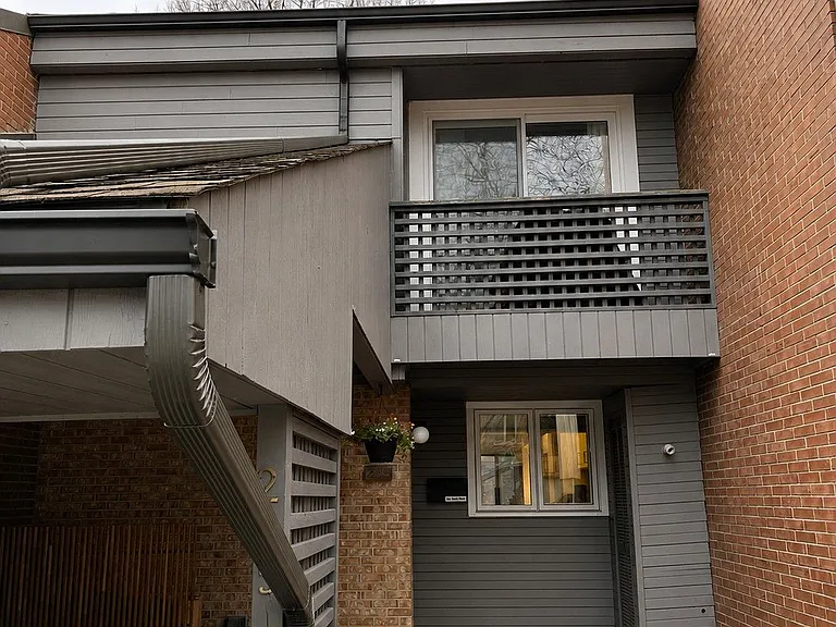285 Bruyere St — Photo 1