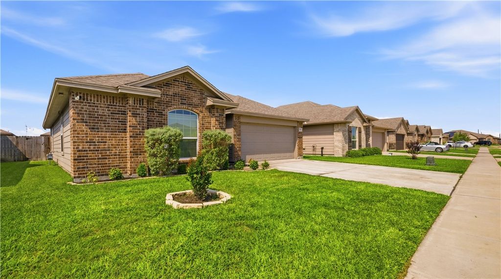7725 Pruet Dr, Corpus Christi, TX - View 2