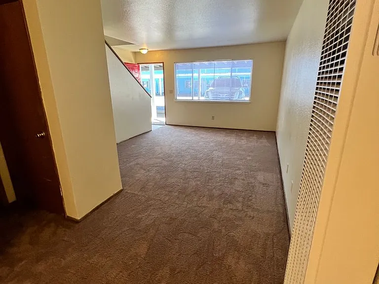1305 Haven Ln — Photo 2