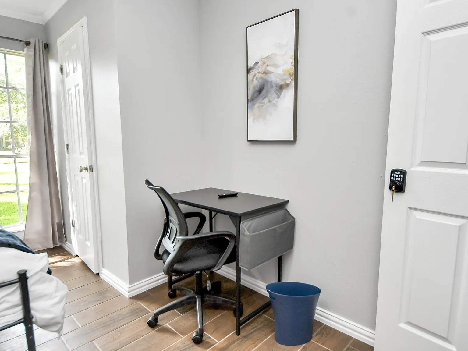 4 bed, 3.0 bath, 3642 sqft, $910 — Photo 2