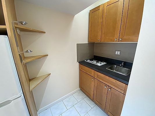 4th image of 315 W 14th St APT 4B
