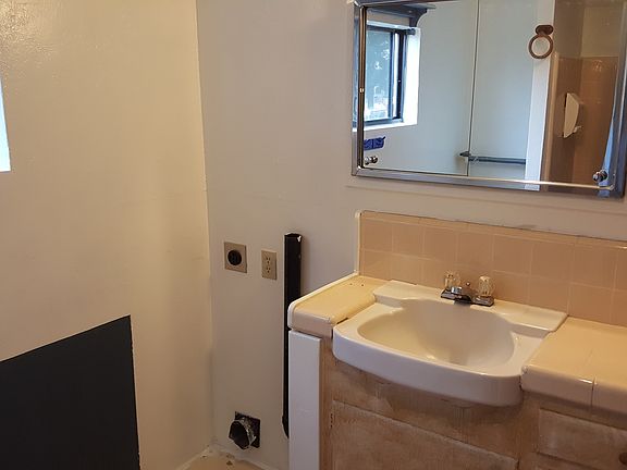 Hook-up for stack washer/dryer (electric)