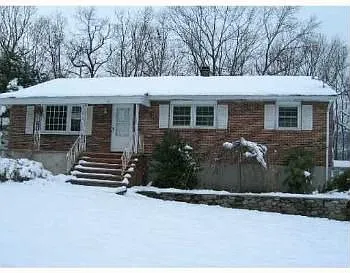 51 Woodland Rd photo 1