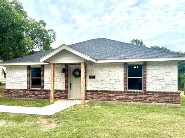 803 Hulme St, Bowie, TX 76230