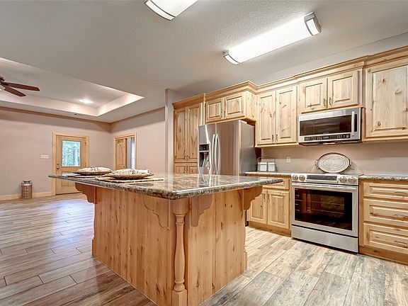 3rd image of 16641 Main Dr