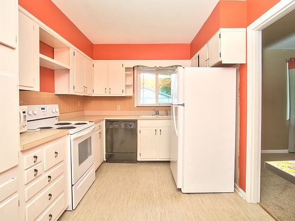 5th image of 1215 E Castle Ave