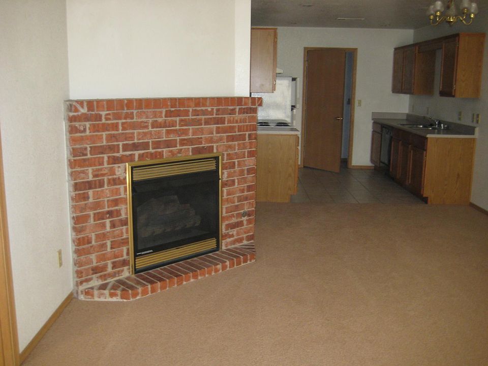 2nd image of 103 Industrial Park Rd APT 2