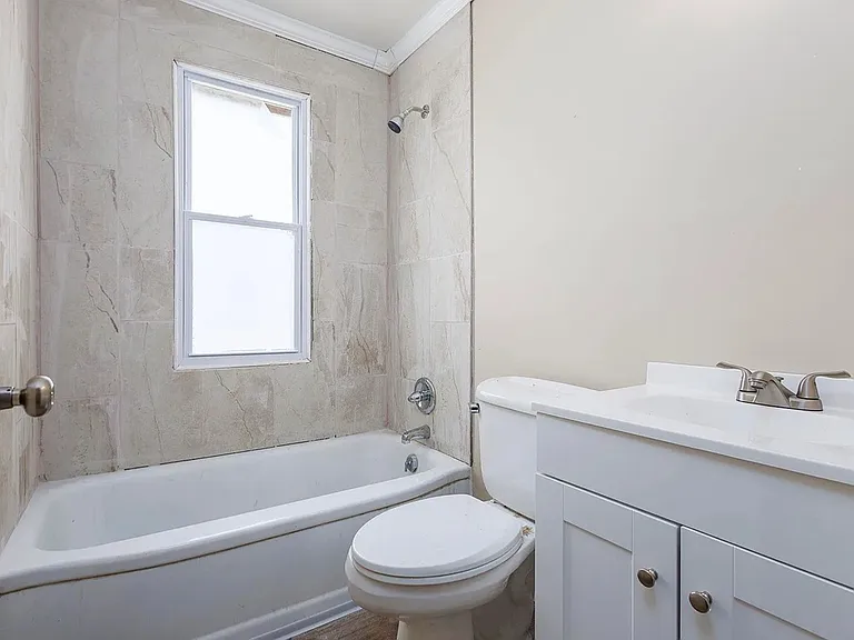 25539 Packard St — Photo 8