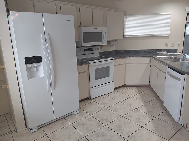 1402 Pleasant Oak Ln #1402 — Photo 1