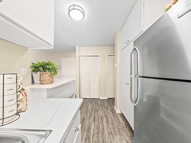 Summerview Beach Resort Luxury Apartments — Photo 48