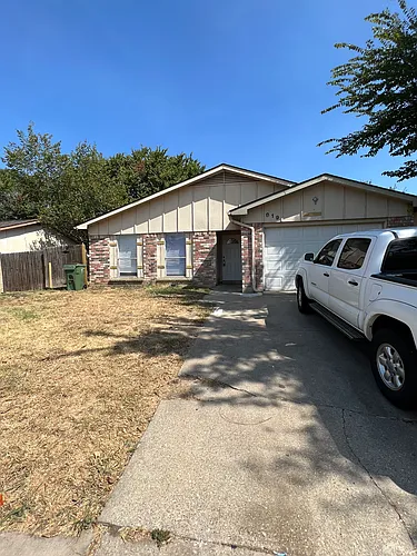 819 Sandalwood Ln Photo 1