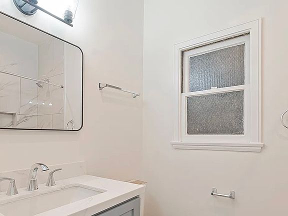 5th image of 2376 Portland St #5