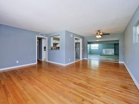 5th image of 313 W Tidewater Cir