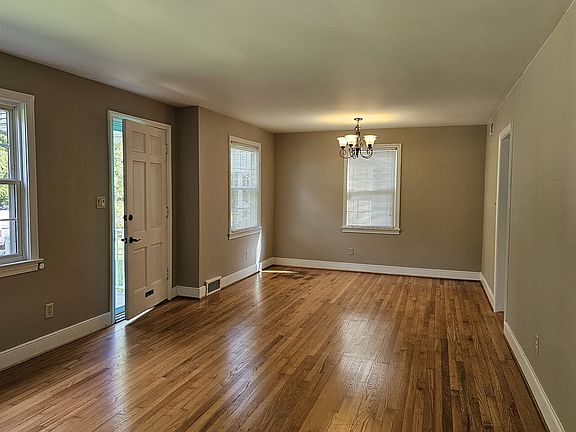 4th image of 814 W 46th St