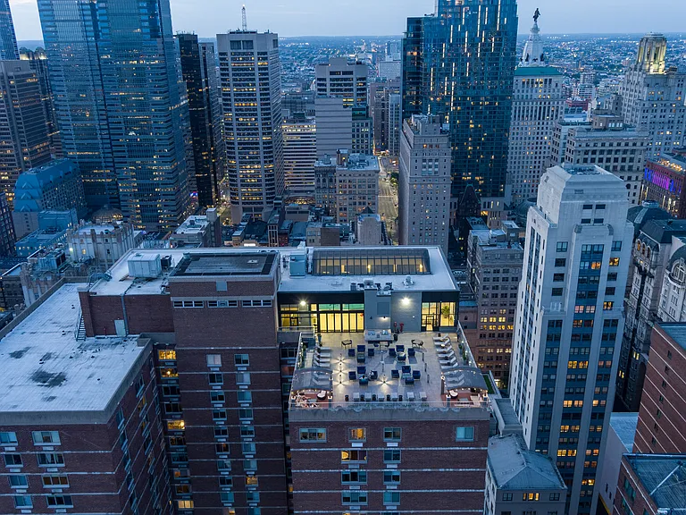1500 Locust — Photo 19