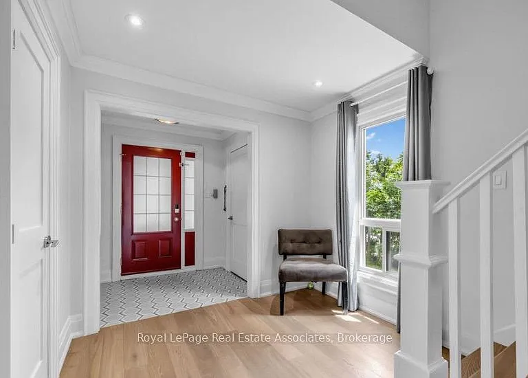 6760 Dolmage Ct — Photo 10