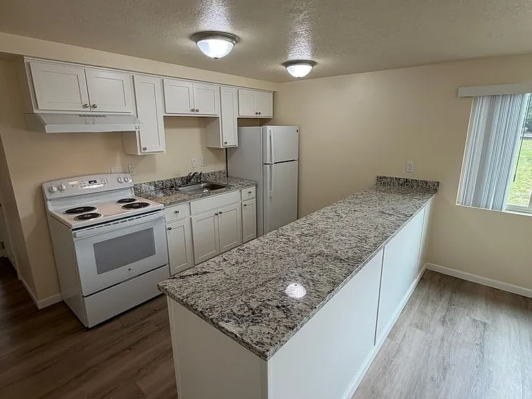 2215 Elm St SW — Photo 45