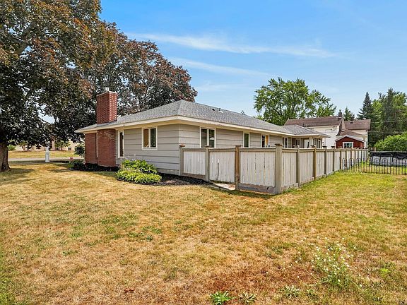 4th image of 305 7th St SW
