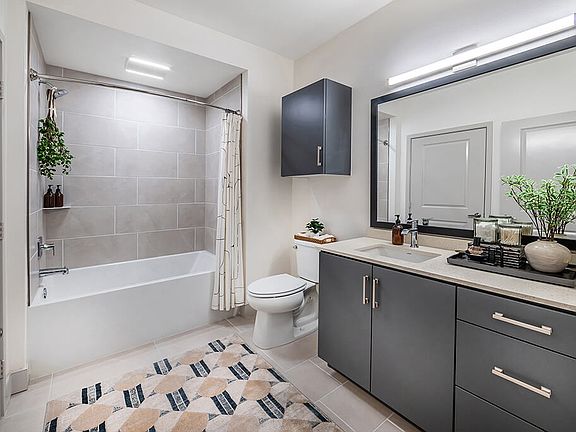 3rd image of 2910 N San Fernando Rd #361