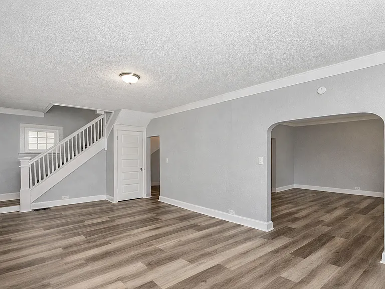 1051 N Mount St — Photo 3