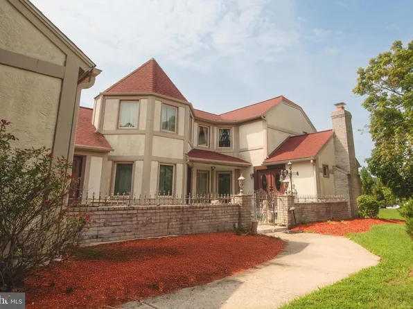 630 White Ash Dr, Langhorne, PA 19047