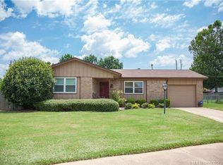 404 Antigua Ct, Sand Springs, OK 74063