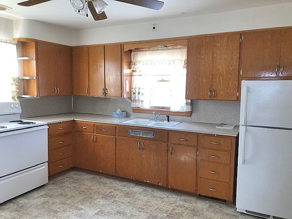 4th image of 701 S Maryknoll Ave