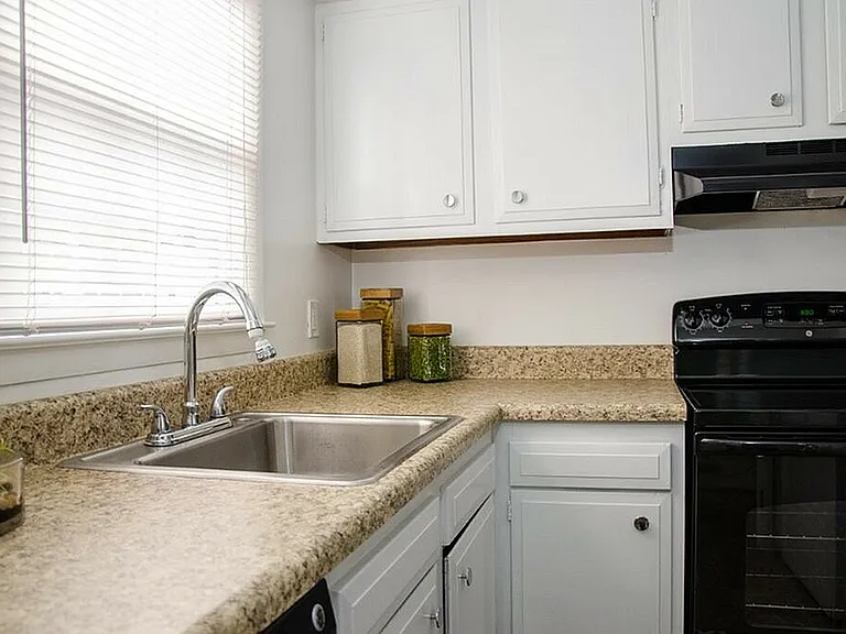 5610 Monroe Pl — Photo 10