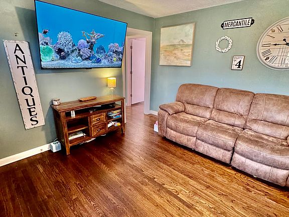 3rd image of 43 Park Dr