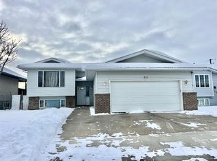 821 N Bankview Dr, Drumheller, AB T0J 0Y6