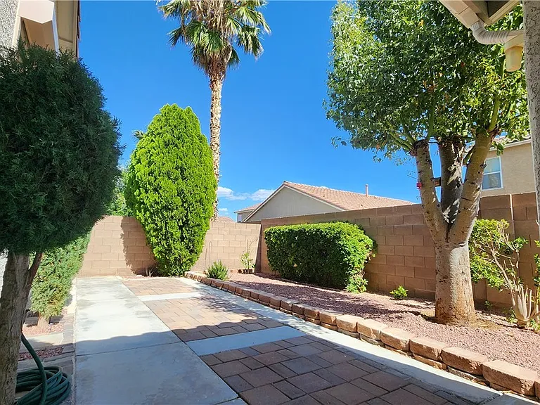 9709 Hawk Cliff Ave — Photo 32