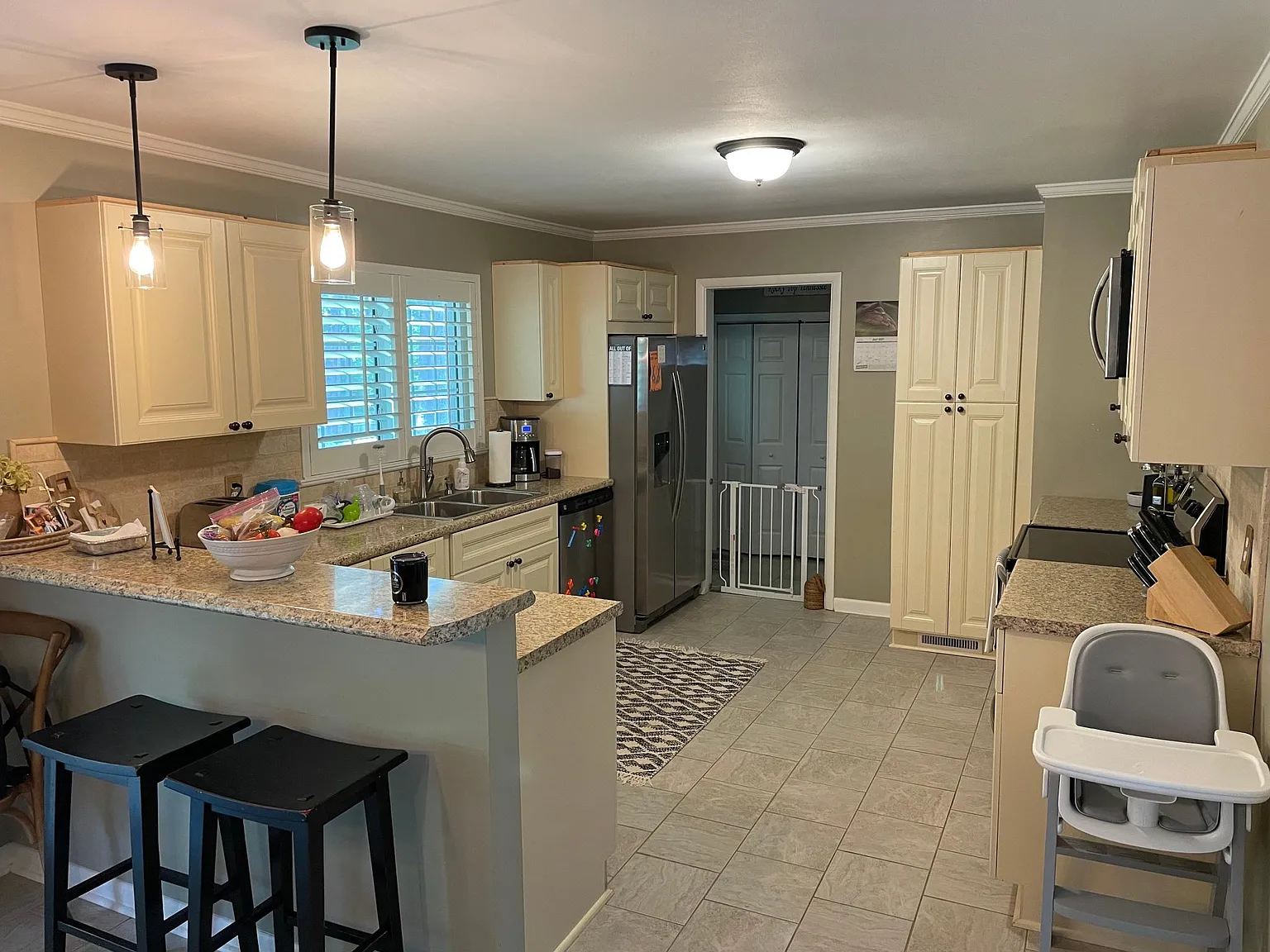 7913 Hayden Dr — Photo 2