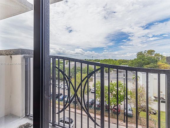 5th image of 301 Altara Ave APT 422