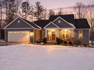 1196 Cape Hickory Rd, Hickory, NC 28601