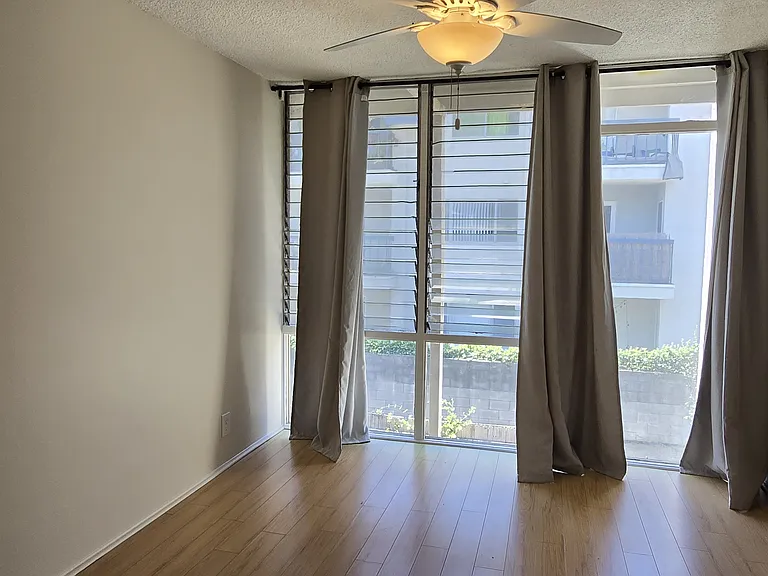 477 S El Molino Ave #5 — Photo 9