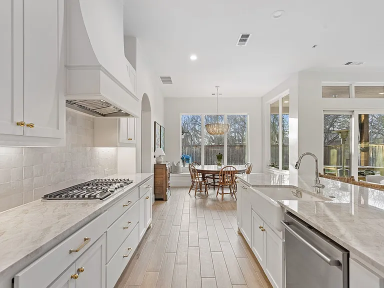 9847 Mixon Dr — Photo 11