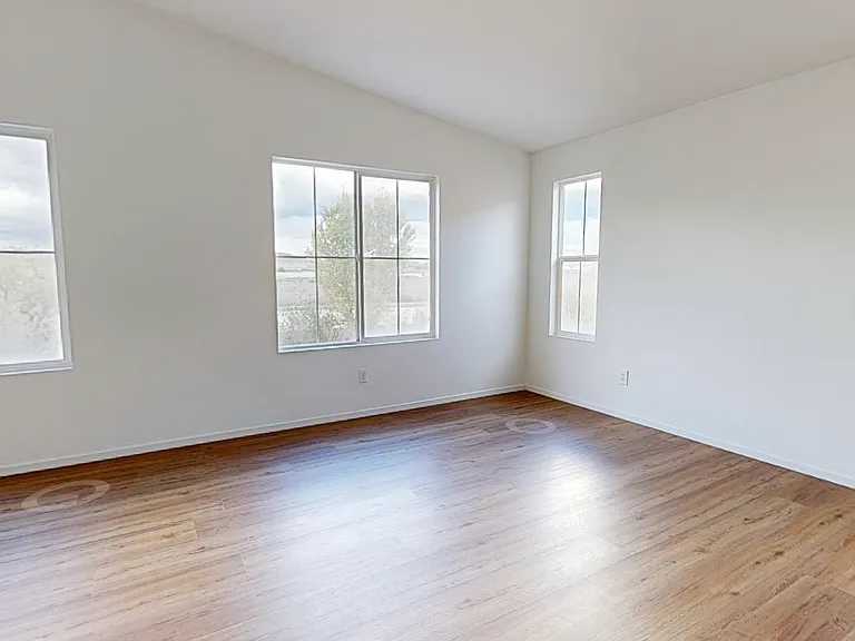 32372 Safflower St — Photo 5