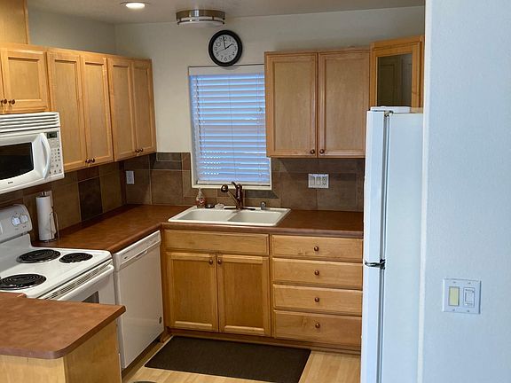 4th image of 5308 NE 48th Ave #B