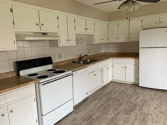 4th image of 421 Burlington Ave APT 10