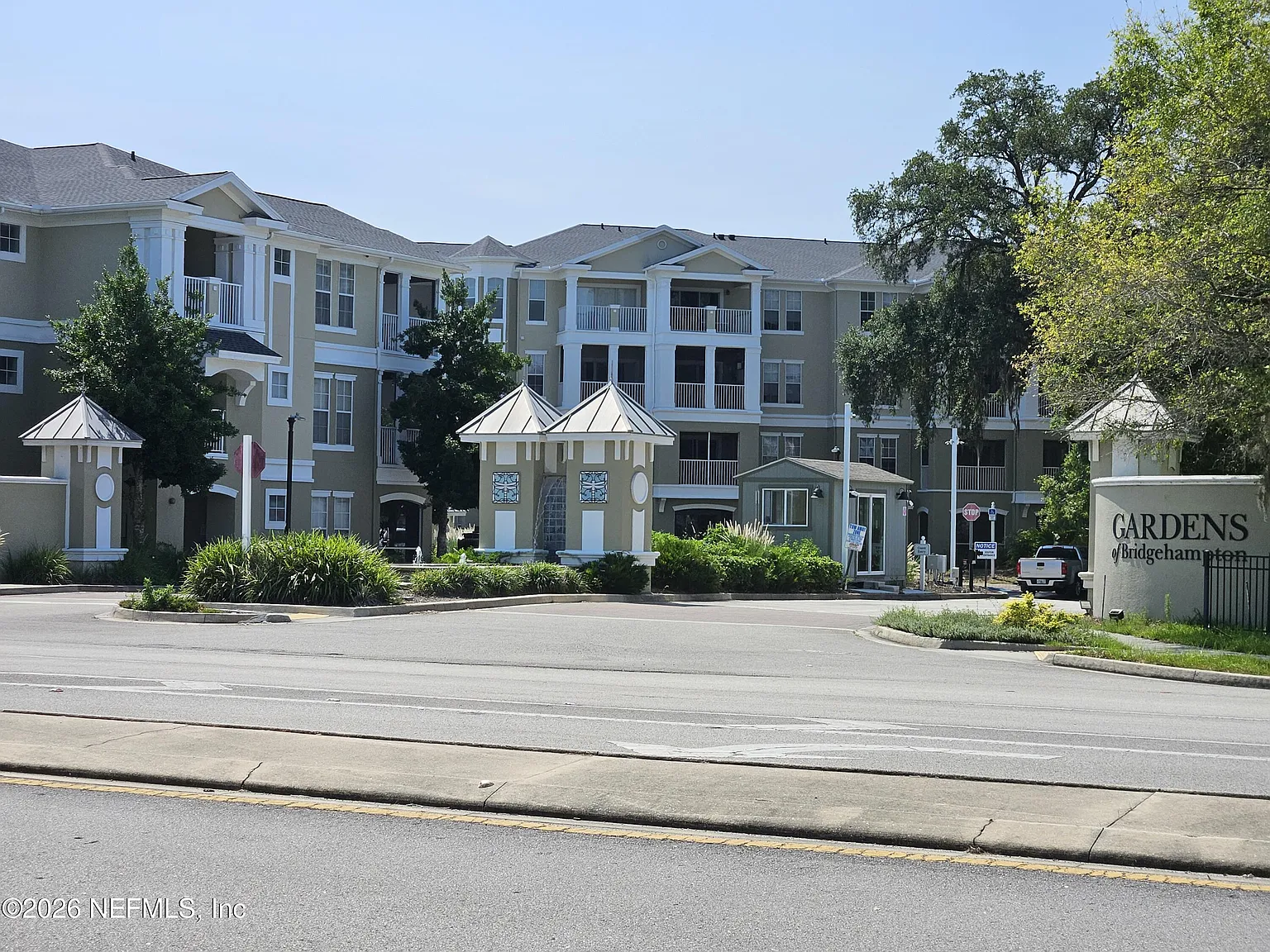 2 bed, 2.0 bath, 975 sqft, $1,500 — Photo 2