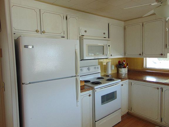5th image of 87 Camellia St