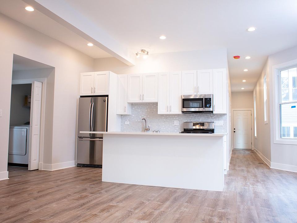 1st image of 1426 W Henderson St #1