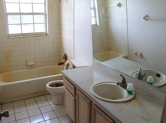 3rd image of 3409 S Maydell Dr
